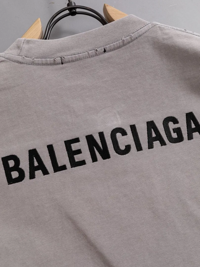 P100✨🔥 [balenciaga] 2026FW short-sleeved T-shirt Premium 26s double yarn 300g fabric embroidery process wash water spray Ma Jiu distressed color: wash water black wash water white wash water Khaki Size: S M L XL 2XL